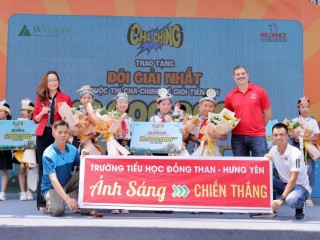 Hàng trăm học sinh được chơi game để trải nghiệm kỹ năng quản lý tiền tại Ngày hội Cha-Ching